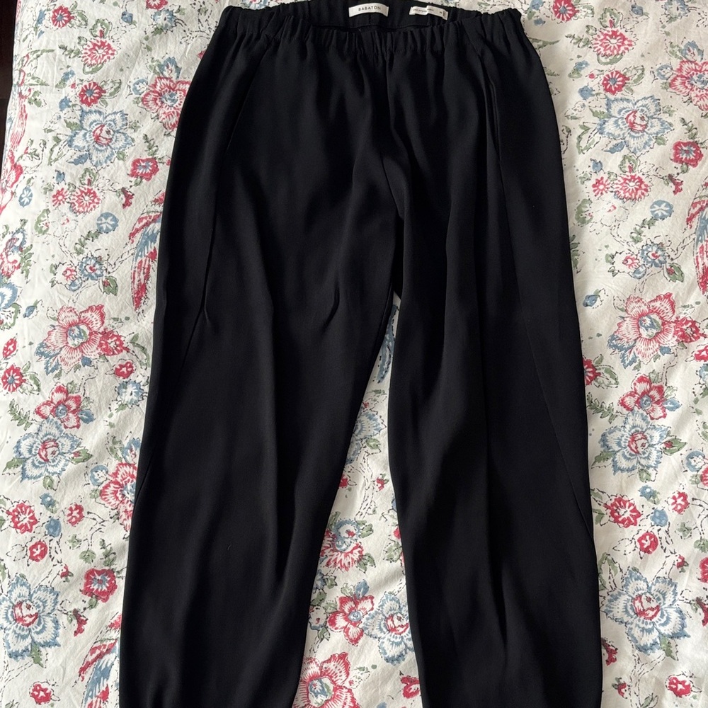 Elegant black gathered ankle pant